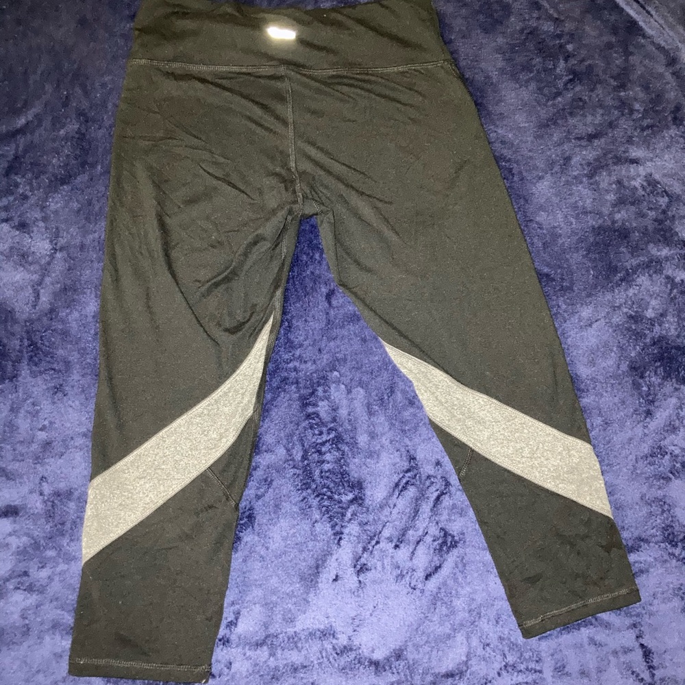 Champion yoga cropped leggings. Black and grey. Size small.